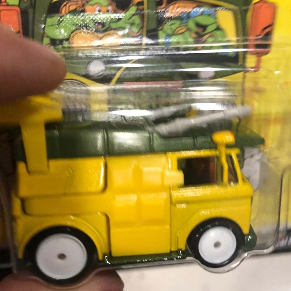 Hot Wheels Premium Teenage Mutant Ninja Turtles Party Wagon - Yellow